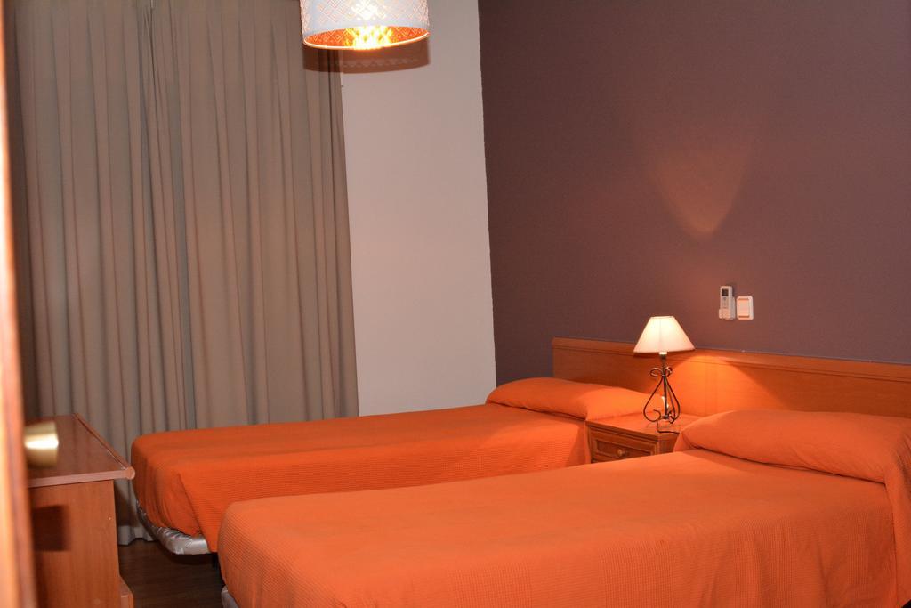 Hostal Gastrobar Carmelo Villarejo de Salvanés Exterior foto